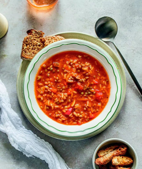 Lentils with Rice and Tomato (Fakoryzo) with Voion